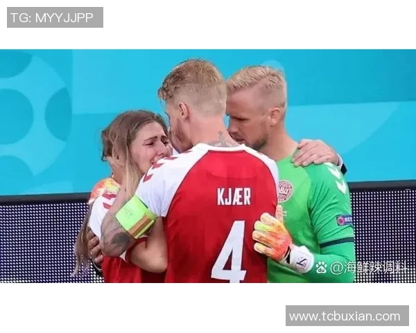 足球明星赛后激情亲吻女记者全场轰动引发热议与球迷情绪波澜